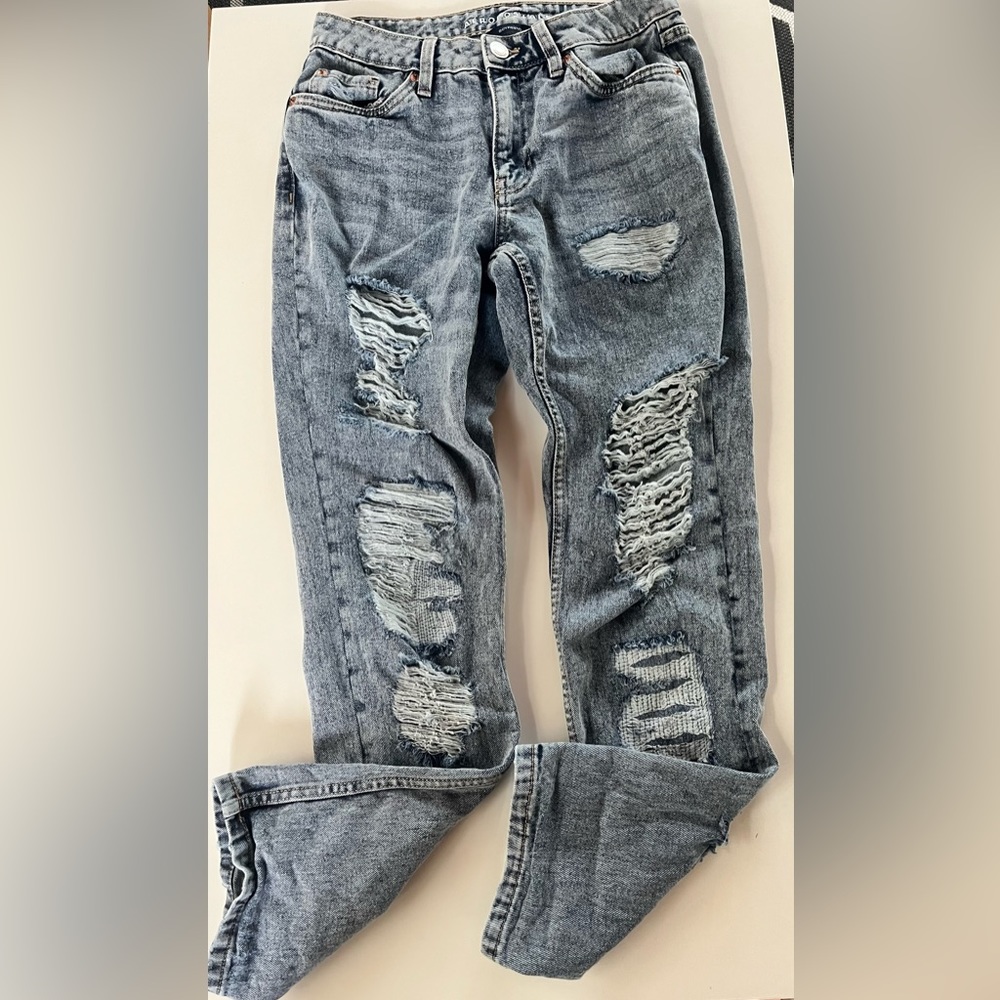 Distressed Aeropostale boyfriend jeans